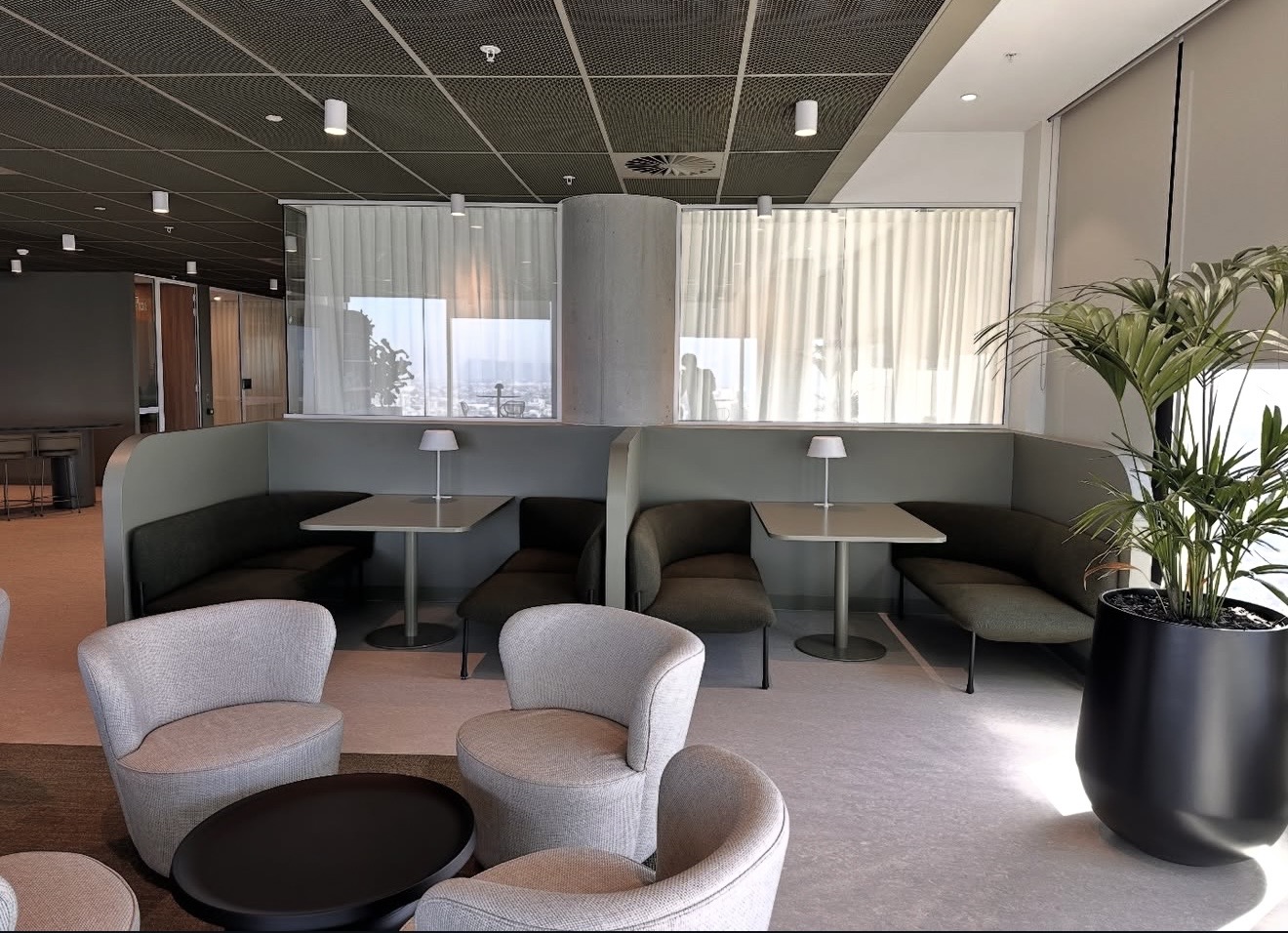Executive workplace lounge